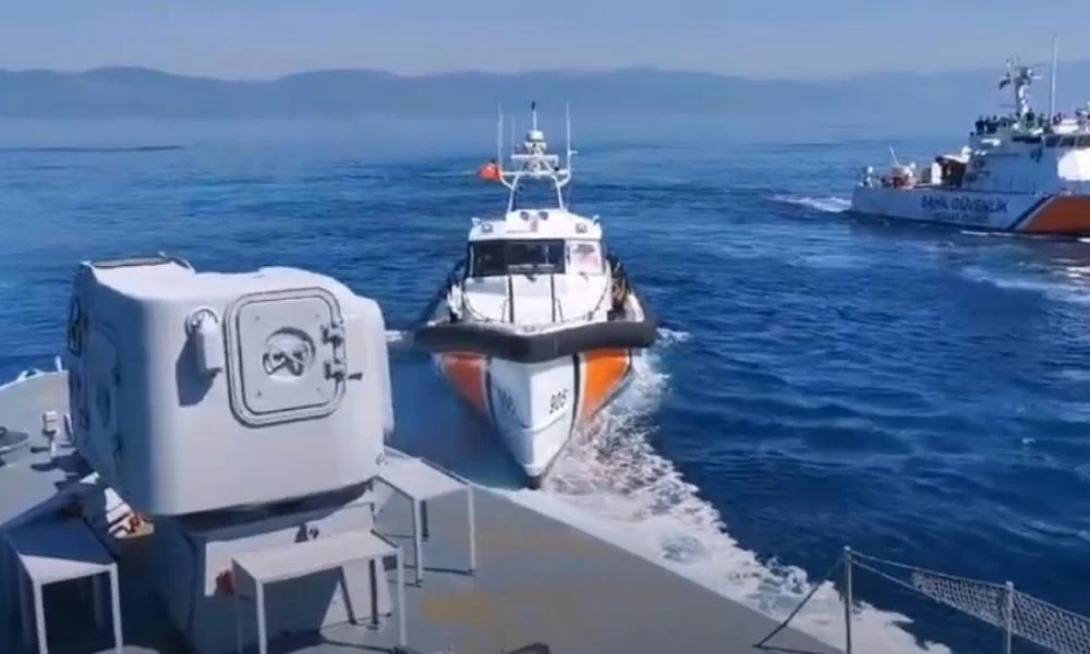 Σοβαρό επεισόδιο στη Μυτιλήνη: Τουρκικά σκάφη επιχείρησαν να ωθήσουν λέμβο με μετανάστες - Τους έδιωξε το ΛΣ